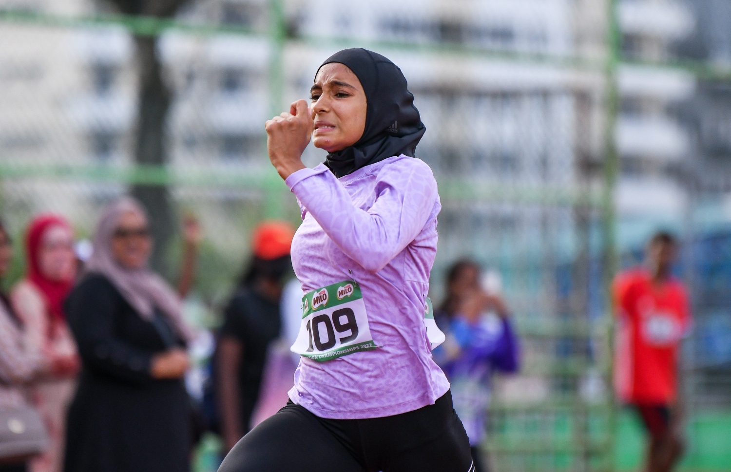 ހިމްނާ މިއަދު ރޭހުގައި ވާދަކުރަނީ އޭނާ ވަނީ 100 މީޓަރު ފައިނަލު ކާމިޔާބުކޮށް ރަން މެޑަލް ހޯދާފަ --- ފޮޓޯ: ފަޔާޒު މުސާ | މިހާރު