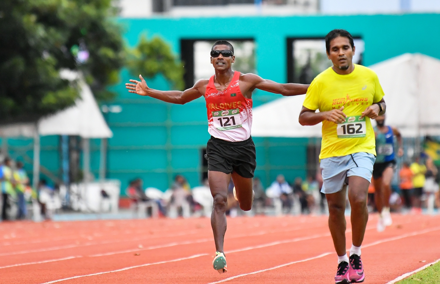 ފަޒީލް ރޭސް ނިންމަން އަންނަމުން އުފާފާޅު ކުރަނީ: އޭނާ ރޭސް ނިންމީ 16 މިނެޓާއި 8.60 ސިކުންތުން --- ފޮޓޯ: ފަޔާޒު މުސާ | މިހާރު