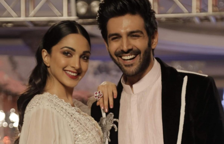 ކާތިކް އާރިޔަން އާއި ކިއާރާ އަދްވާނީ.