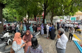 Employees working in Roashanee building offices were evacuated after they experienced noticeable tremors in the ground-- Photo: Nishan Ali | Mihaaru