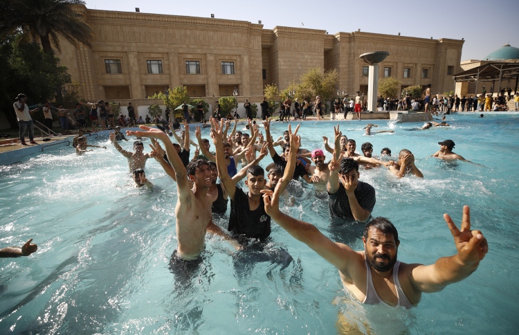 ސަދްރު ސިޔާސީ މައިދާނުން ފެއަށް، ރައްޔިތުން ރަތަށް