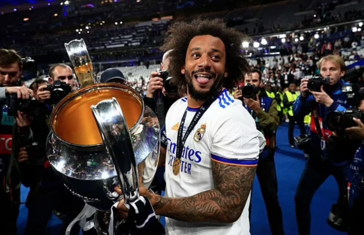 ލެވަކޫސަން އާއި މޮންޒާއިން މާސެލޯ އަށް ޝައުގުވެރިވޭ