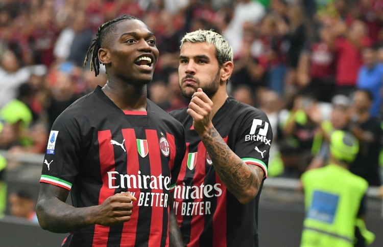 ލެއާއޯގެ ދެ ލަނޑާއެކު މިލާނުން އިންޓަ ބަލި ކޮށްފި