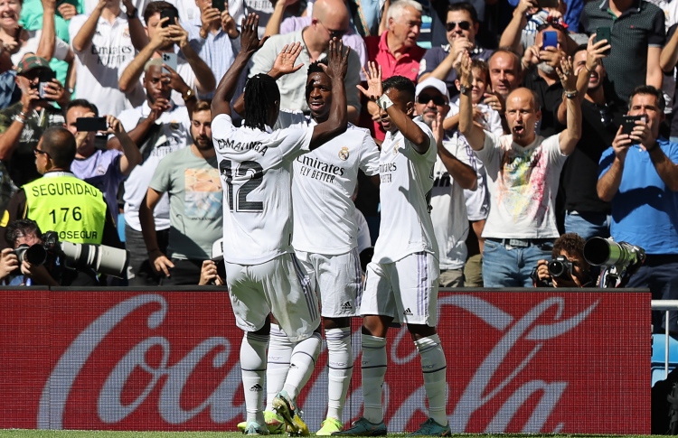 ރެއާލް ރޭހުގެ ކުރީގައި، ބާސާވެސް ފަހަތުގައި ވިއްދައިފި