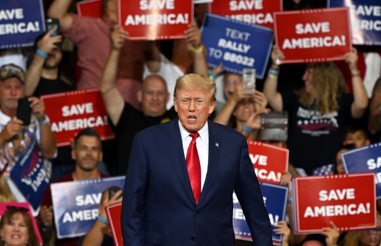 އިންތިޚާބުގެ ނަތީޖާ ބަދަލުކޮށްލަން އުޅުނިން: ޓްރަމްޕު