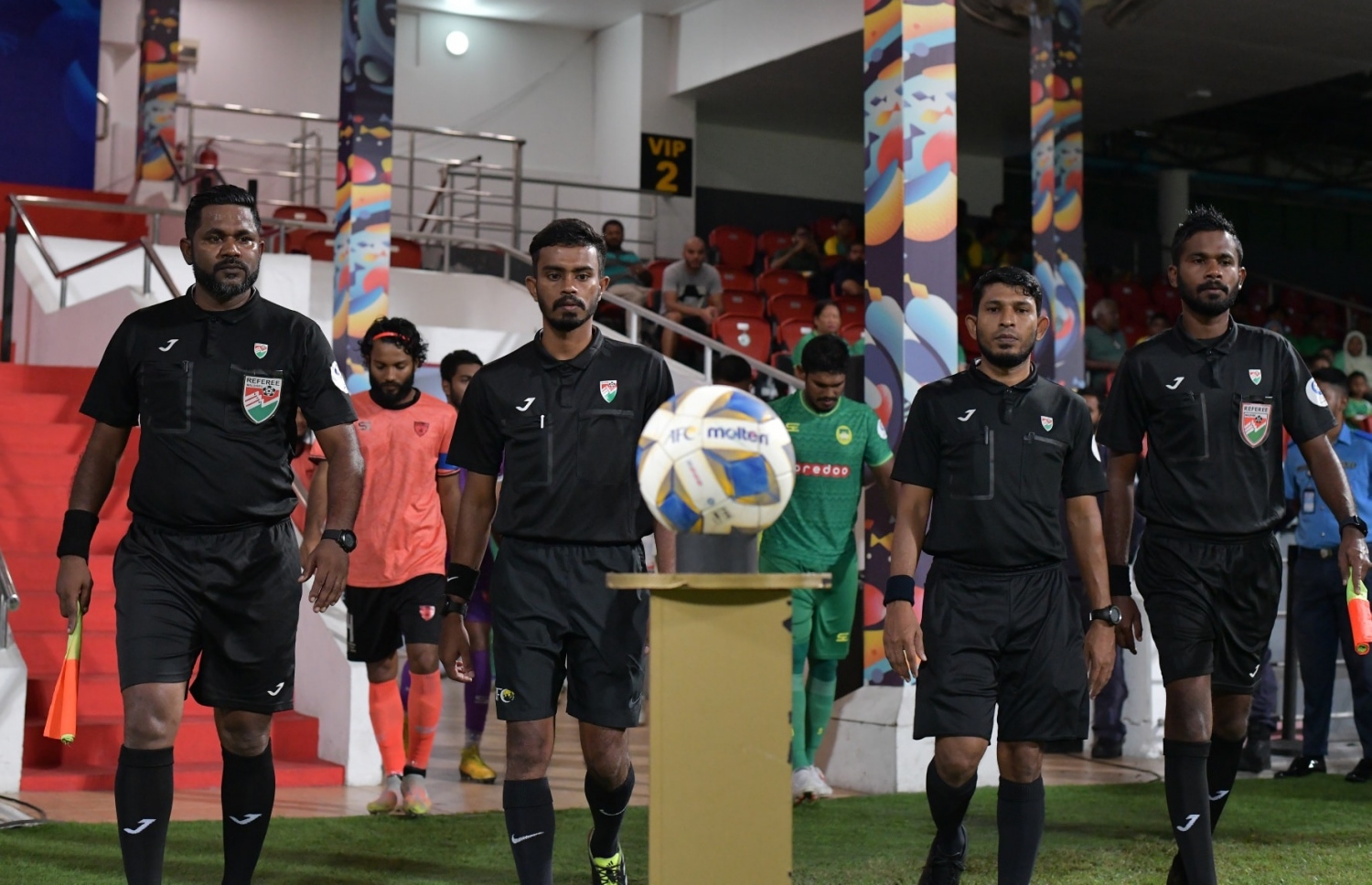 ދިވެހި ލީގު މެޗަކަށް ރެފްރީން ދަނޑަށް ނުކުންނަނީ: މެޗުތަކަށް އިންސާފު ކުރަން ރެފްރީން ޖެހިލުންވޭ --- ފައިލް ފޮޓޯ: އެފްއޭއެމް