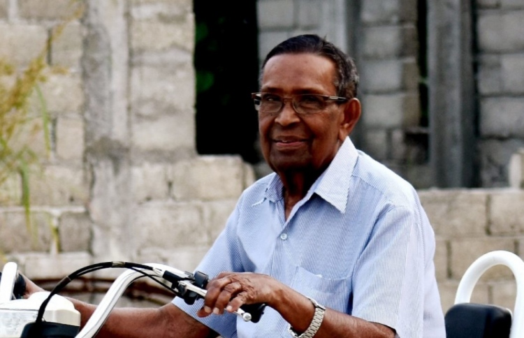 ފުރަތަމަ ޕާސްޕޯޓް ލިބުނު ހުސެން މަނިކު އަވަހާރަވެއްޖެ