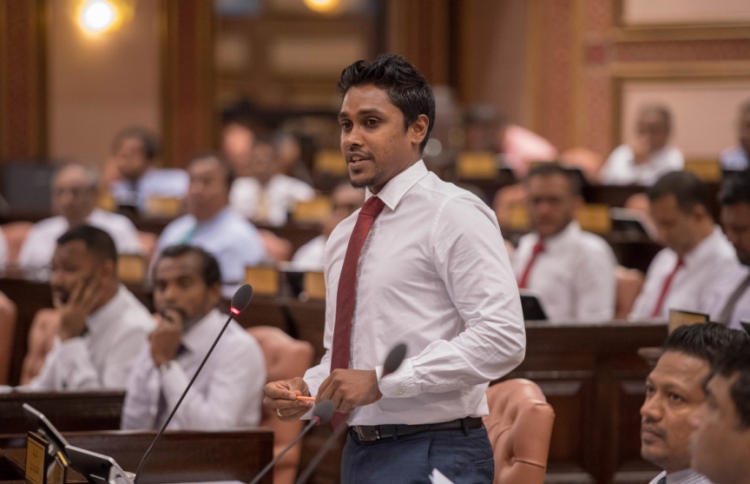 އިޒްރޭލްގެ މީހުން ރާއްޖެ އައުން ހުއްޓުވައިދޭން އެދިއްޖެ