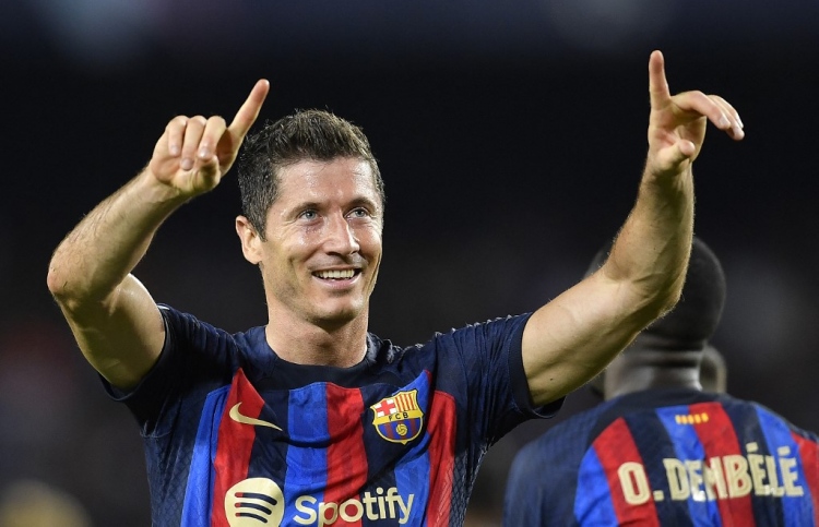 ލެވޮންޑޮސްކީގެ ހެޓްރިކުން ބާސެލޯނާ އަށް ބޮޑު މޮޅެއް