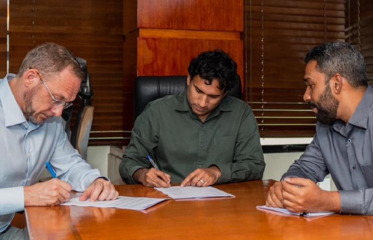 ފުރަތަމަ ލަގްޒަރީ އެއާލައިނާއެކު 200 އެއްހާ ވަޒީފާ