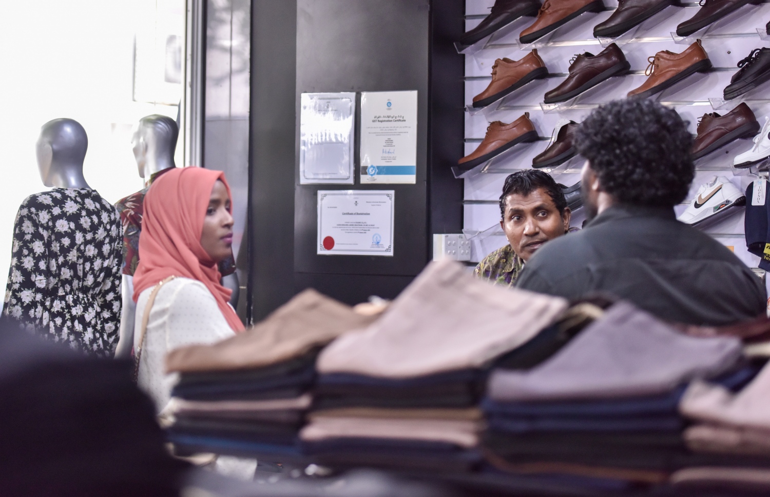 އަންލިމިޓެޑް ފިހާރަ އިން "މިހާރު" އާ ވާހަކަ ދައްކަނީ: އެ ފިހާރައިން ވިޔަފާރި ވަރަށް ބޮޑަށް ދަށްވެފައިވާ ކަމަށް ބުނޭ-- ފޮޓޯ: ފަޔާޒް މޫސާ/ މިހާރު