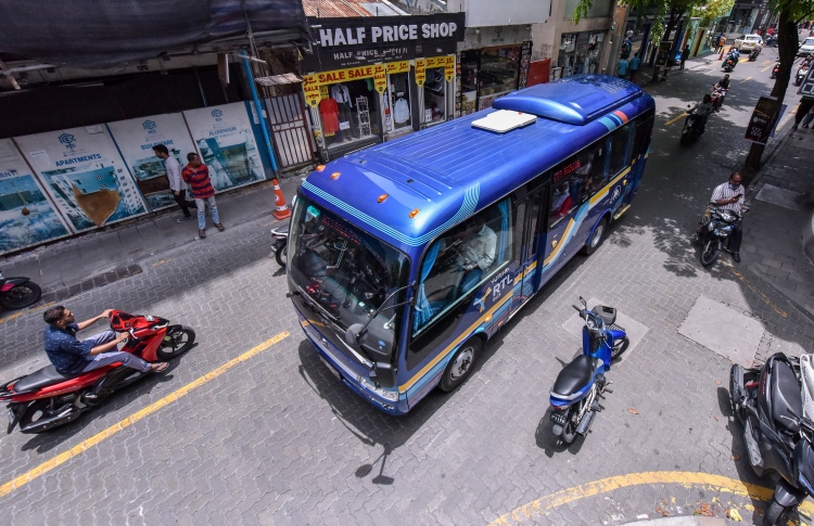 ބަހަށް އުނދަގޫވާތީ 538 ވެހިކަލްގައި ސްޓިކާ ޖަހައިފި