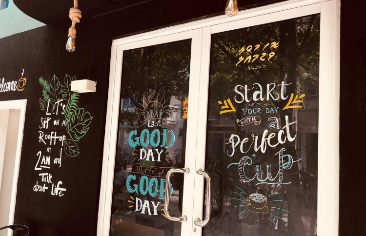 އިލްހާމްގެ ކެފޭއަށް ގެއްލުން ދީ، މީހަކަށް ހަމަލާދީފި