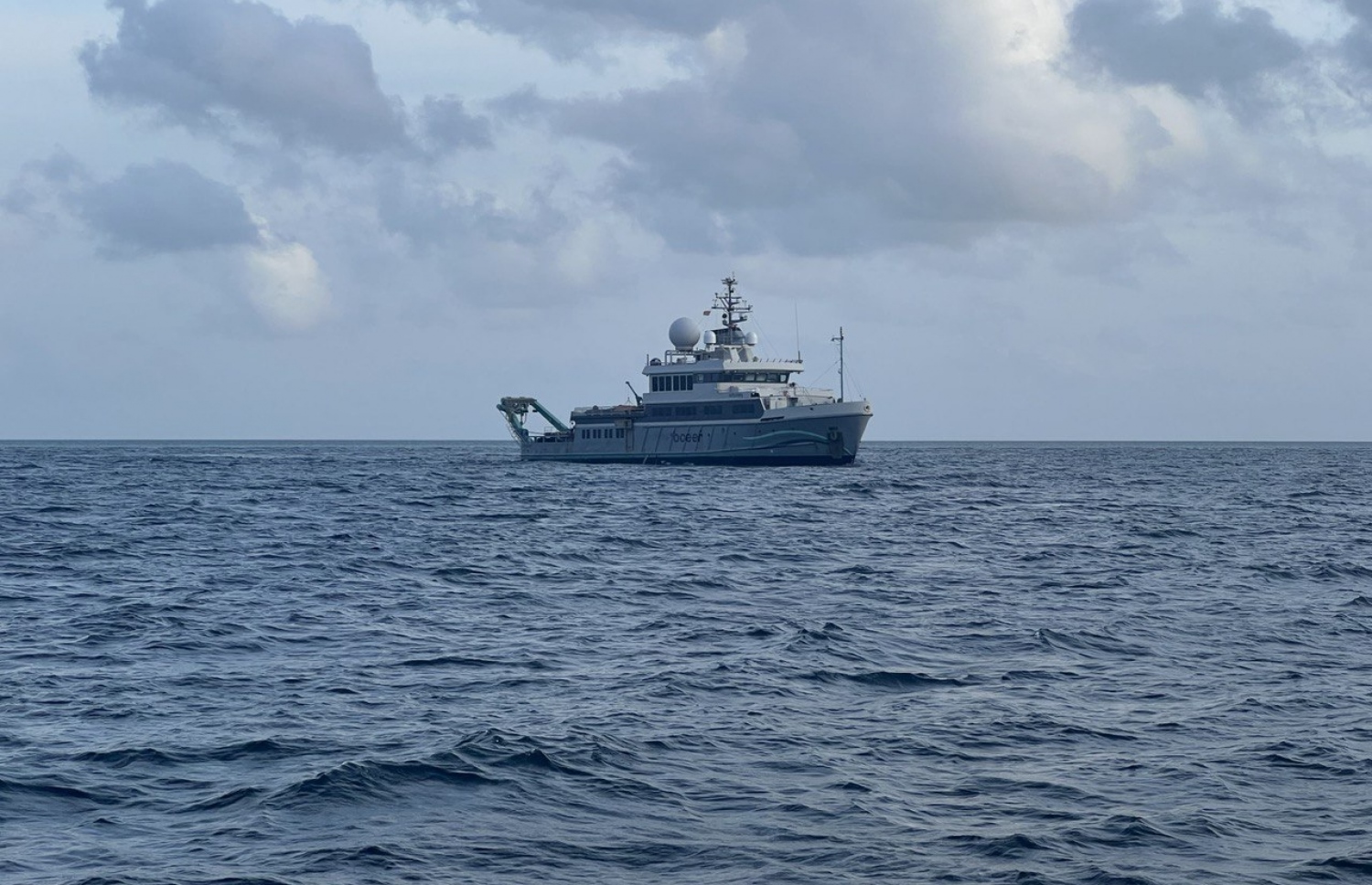 ކަނޑުގެ ބޮޑު ދިރާސާކުރުމަށް ރާއްޖެ އަށް ގެނެސްފައިވާ މަނަވަރު "އޮޑެސީ" -- ފޮޓޯ: މިހާރު