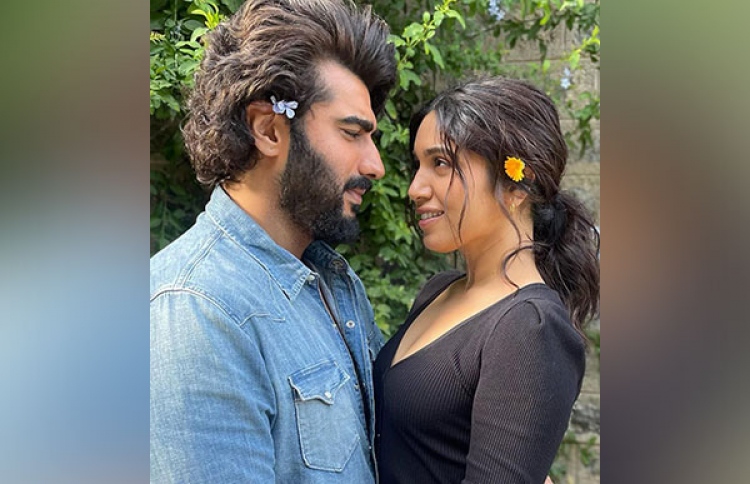 އަރްޖުން އާއި ބޫމީ.