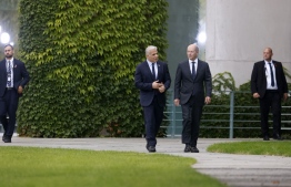 German Chancellor Olaf Scholz (C-R) and Israeli Prime Minister Yair Lapid (C-L) arrive to give a press conference following talks at the garden of the Chancellery in Berlin, Germany, on September 12, 2022. (Photo by MICHELE TANTUSSI / AFP)