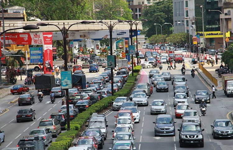 މެލޭޝިއާގައި ބޭރު ދަރިވަރުންގެ އަތުން ޓެކްސް ނަގަނީ