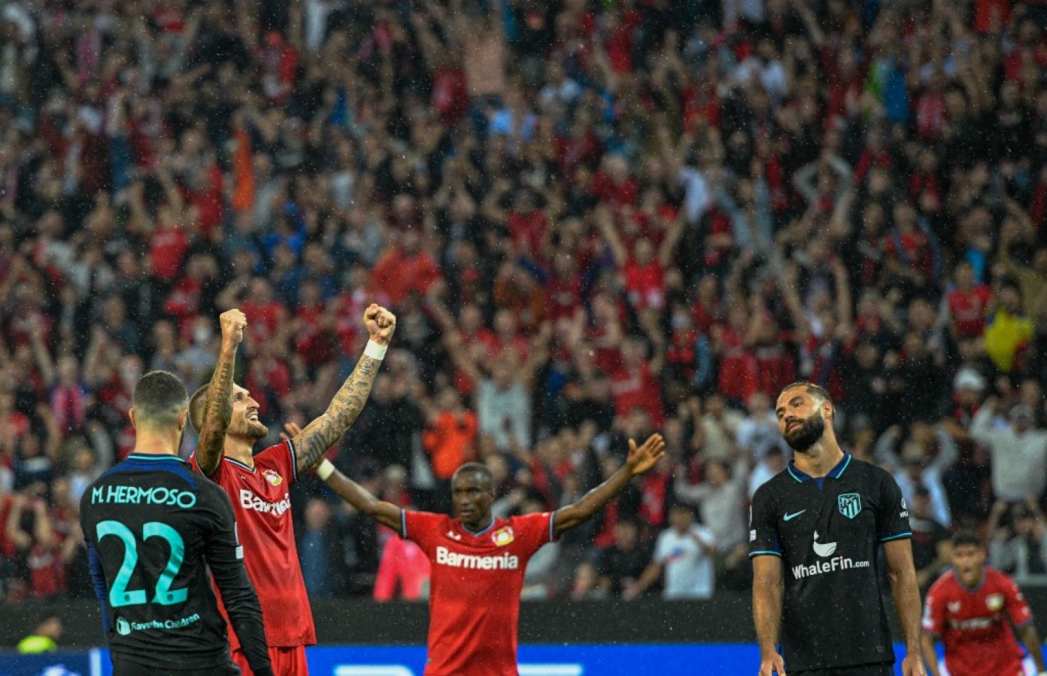 ލެވަކޫސަން އިން ފުރަތަމަ ލަނޑު ޖެހުމަށް ފަހު އުފާފާޅުކުރަނީ. -- ފޮޓޯ: އޭއެފްޕީ