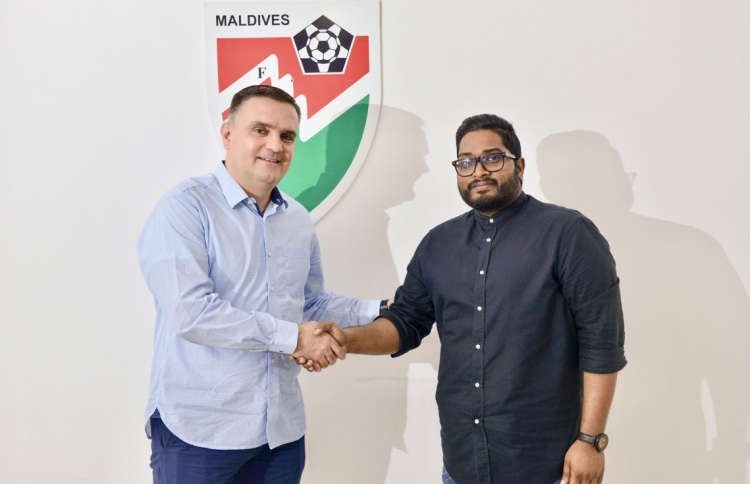 ޑޭވޯއަށް ހަލައްކައެއްހާ ރުފިޔާ ދޭން ފީފާއިން އަންގައިފި