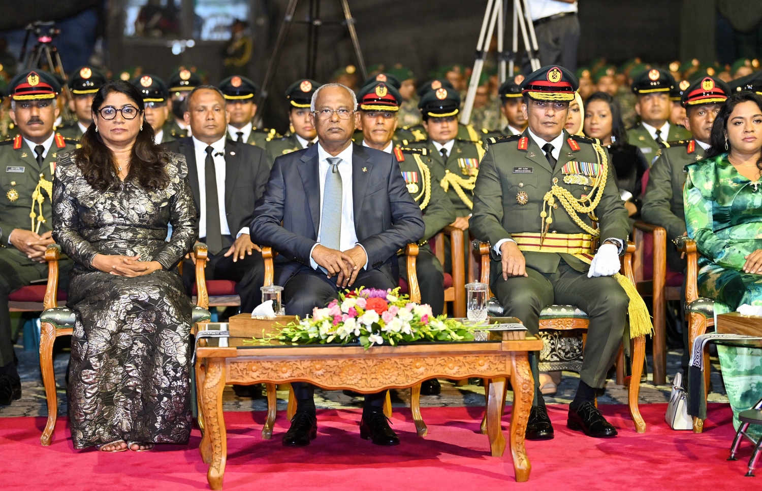 ސިފައިންގެ 150 ވަނަ އަހަރީ ޖަލްސާގައި ރައީސް އިބްރާހިމް މުހައްމަދު ސޯލިހާއި ޑިފެންސް މިނިސްޓަރު މާރިޔާ އަހުމަދު ދީދީ އަދި ޗީފް އޮފް ޑިފެންސް ފޯސް މޭޖާ ޖެނަރަލް އަބްދުﷲ ޝަމާލް ބައިވެރިވެވަޑައިގަންނަވަނީ-- ފޮޓޯ: ރައީސް އޮފީސް