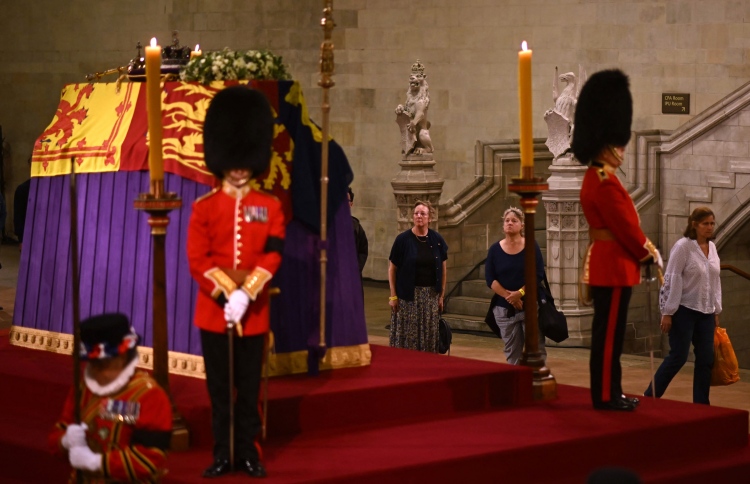 ރާނީ އަށް ފަހުގެ އިހްތިރާމް އަދާކުރުން ކުރިއަށްދަނީ