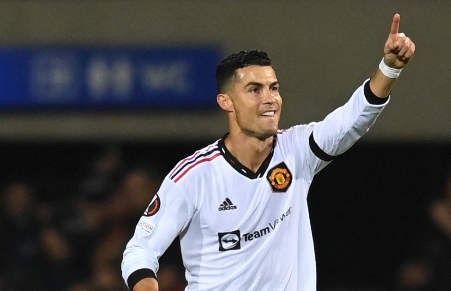 ރޮނާލްޑޯ ލަނޑު ޖެހުމަށް ފަހު އުފާފާޅުކުރަނީ، މިއީ އޭނާ މި ސީޒަނުގައި ޖެހި ފުރަތަމަ ލަނޑު.-- ފޮޓޯ: އޭއެފްޕީ