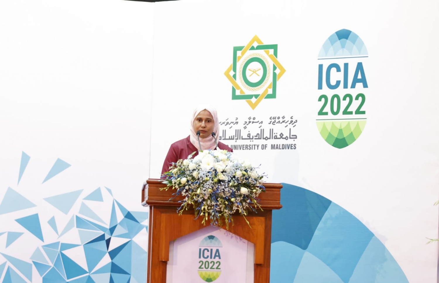 އައިޔޫއެމްގެ ޑެޕިއުޓީ ވައިސް ޗާންސެލަރު ޑރ. ދީބާ ވާހަކަދައްކަވަނީ. -- ފޮޓޯ: އައިޔޫއެމް