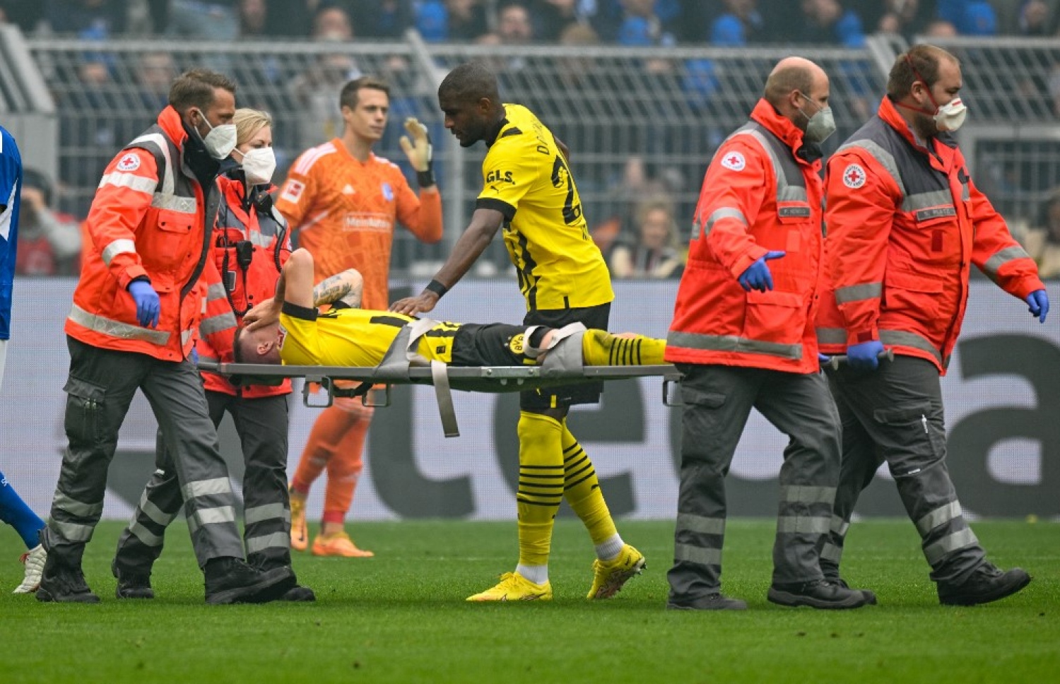 ރޮއިސް އަށް އަނިޔާ ވެގެން އަށިގަނޑުގައި ދަނޑުން ބާލަނީ.-- ފޮޓޯ: އޭއެފްޕީ