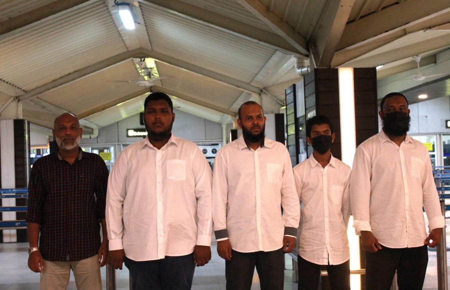 ސައުދީގައި ބާއްވާ ގުރުއާން މުބާރާތުގައި ބައިވެރިވާ ނަބީހާއި ޔޫޝައު، މިނިސްޓްރީގެ ޓީމާއެކު.-- ފޮޓޯ: ގުރުއާނާ ބެހޭ މަރުކަޒު