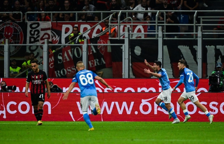 ޗެމްޕިއަން މިލާން ބަލިކޮށް ނަޕޯލީ އެއް ވަނައިގައި