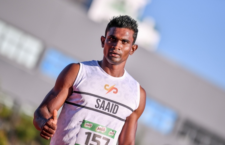 ސާއިދު ކުރީގައި، އަންހެން ސްޕްރިންޓުން އަހުނާ، އަލްހާ