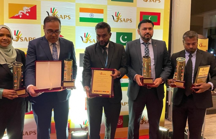 ބިޒްނަސް އެކްސެލެންސްގެ 6 އެވޯޑެއް އެމްއައި ކޮލެޖަށް