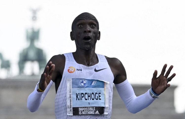 ބާލިން މެރެތަންގައި ކިޕްޖޯގޭ ރެކޯޑް މުގުރާލައިފި