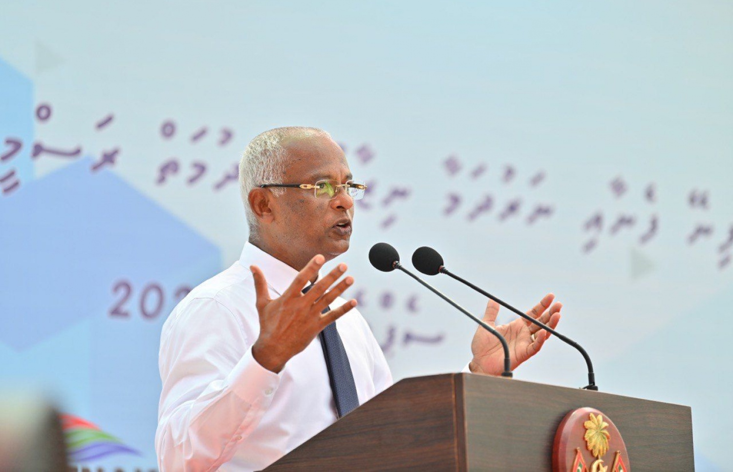 ހދ. ފިނޭގައި މިއަދު ފެށި ހިދުމަތްތަކަށް ފަހު ރައީސް އިބްރާހިމް މުހައްމަދު ސޯލިހް ވާހަކަ ދައްކަވަނީ.