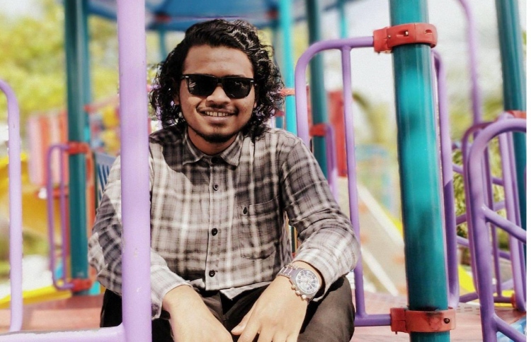 އަޒްހާންގެ ފޯނު ފެނުނީ ހަށިގަނޑު ކައިރިން: ޕޮލިސް