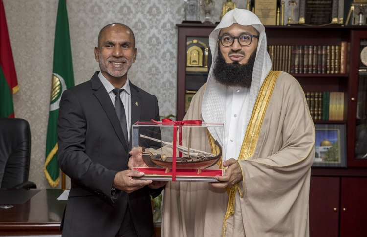 މުފްތީ މެންކް އަންނަ މަހު ރާއްޖެ ވަޑައިގަންނަވަނީ