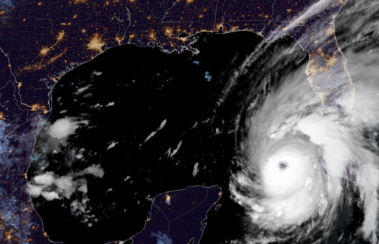 އިއާން ތޫފާނުގެ ބާރު ގަދަވެ، ފްލޮރިޑާއާ ދިމާލަށް