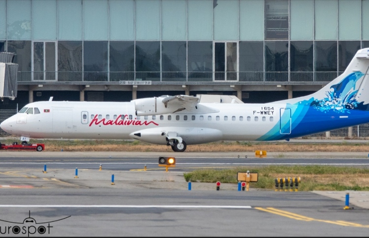 މޯލްޑިވިއަންގެ އޭޓީއާރް-72 މަރުކާގެ ބޯޓެއް ފްރާންސް ގެ ޓުލޫސް-ބްލެންޔެކް އެއާޕޯޓުގައި: ޔޫރޯސްޕޮޓް