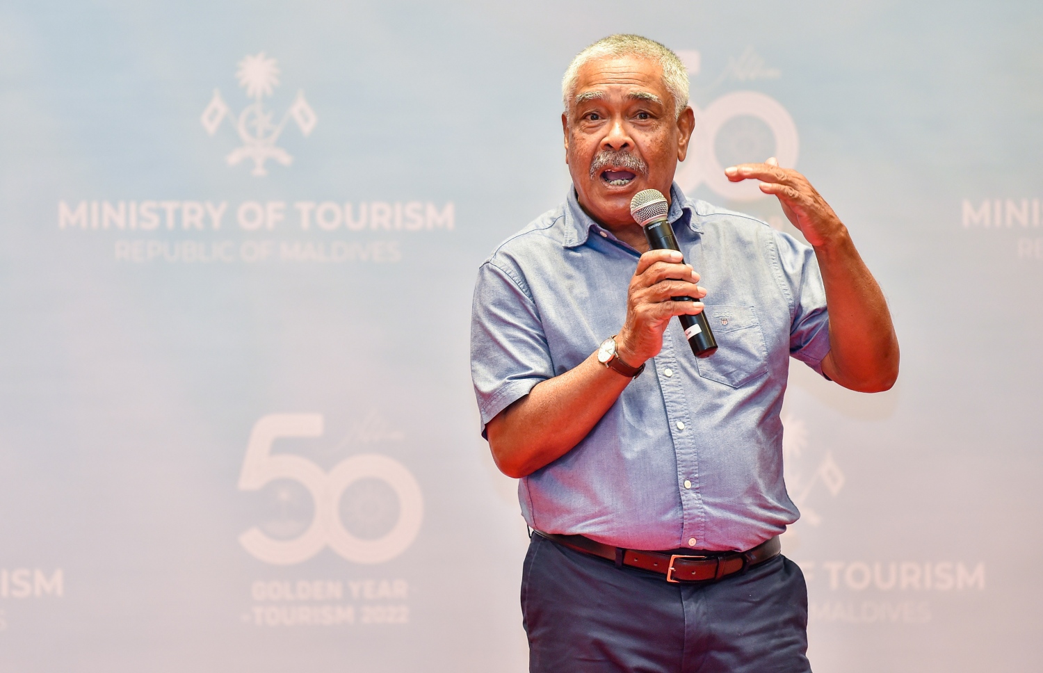 ރޭގެ ހަފުލާގައި ޗަމްޕާ ހުސައިން އަފީފު ވާހަކަ ދައްކަވަނީ.---ފޮޓޯ: ރައީސް އޮފީސް