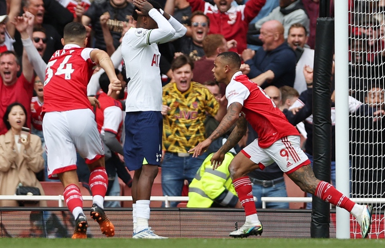 ޓޮޓެންހަމް ބަލިކޮށް އާސެނަލް ލީޑު ފުޅާކޮށްފި