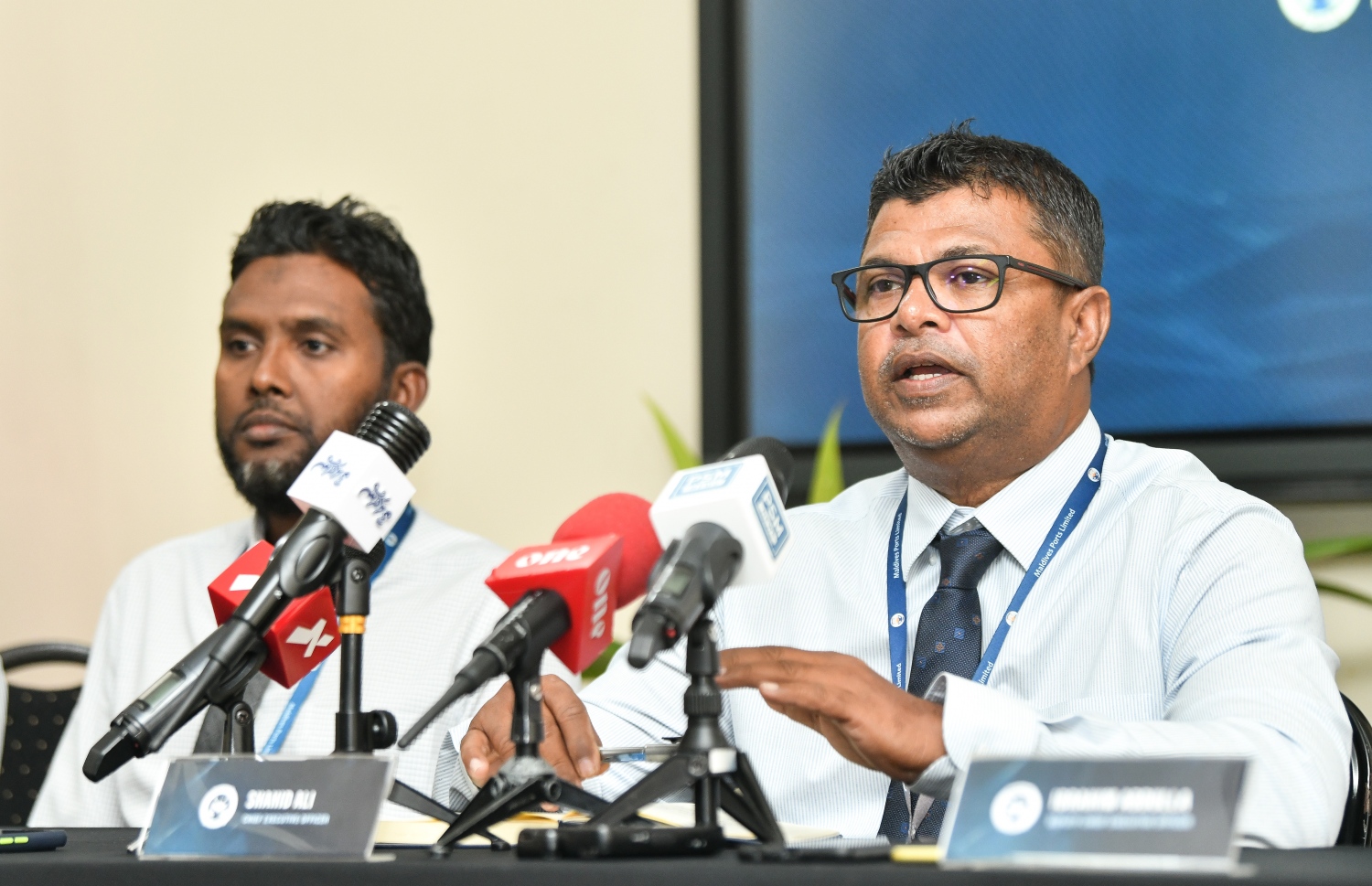 އެމްޕީއެލްއިން މިދިޔަ އާދިއްތަ ދުވަހު ބޭއްވި ނިއުސް ކޮންފަރެންސްގައި، އެ ކުންފުނީގެ ސީއީއޯ ޝާހިދު ބައިވެރިވެވަޑައިގަންނަވަނީ.-- ފޮޓޯ: ފަޔާޒު މޫސާ/ މިހާރު