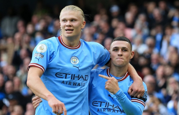 ހާލަންޑާއި ފޮޑެންގެ ހެޓްރިކުން ޔުނައިޓެޑް ބަލިކޮށްފި