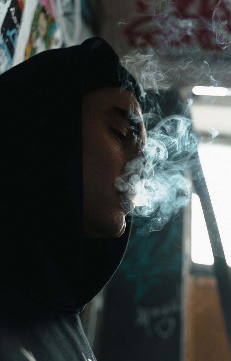 ވޭޕްގެ ވިހަ: ޒުވާނުން މަރުގެ ތުންފަތްމައްޗަށް!