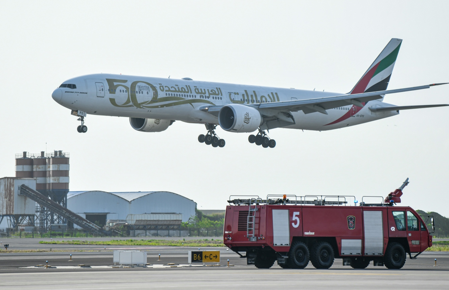 ވީއައިއޭގެ އާ ރަންވޭގެ ފުރަތަމަ މަތިންދާބޯޓު މިއަދު ހެނދުނު އެ އެއާޕޯޓަށް ޖައްސަނީ.---ފޮޓޯ: ނިޝާން އަލީ| މިހާރު