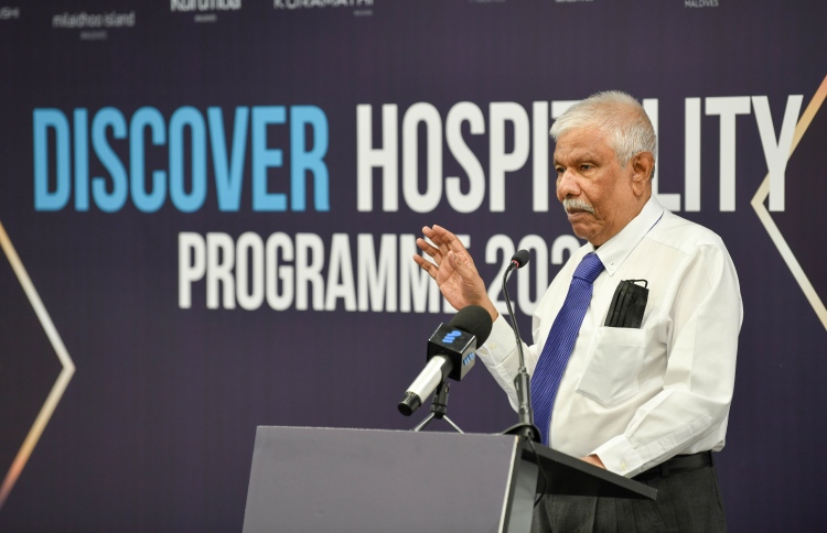 ޔުނިވާސަލުން އިސްކަމެއް ދިނީ ޑޮކްޓަރުން ތަމްރީނުކުރަން