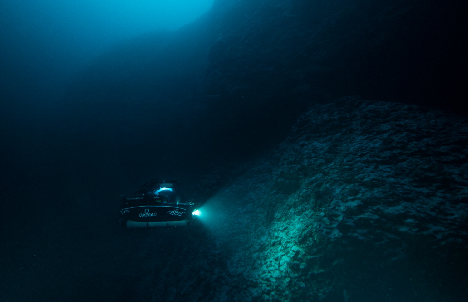 ވ. އަތޮޅުގައި ކަނޑުގެ ދިރާސާކުރިއިރުގައި 120 މީޓަރު ފުނުން ނަގާފައިވާ ފޮޓޯއެއް -- ފޮޓޯ: ނެކްޓަން