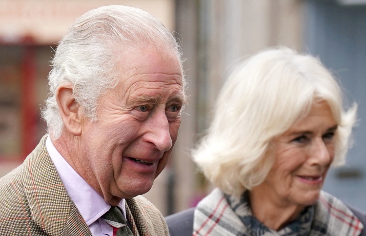 ޗާލްސް ރަސްކަމުގެ ތަހުތުގައި ވެޑުވުން މެއި 6 ގައި