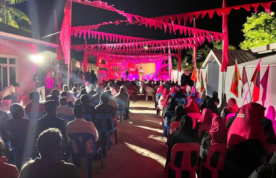 ޕީޕީއެމުން އިހަވަންދޫގައި މިރޭ ބޭއްވި ޖަލްސާގައި ބައިވެރިވި ބައެއް މީހުން.---ފޮޓޯ: ޕީޕީއެމް