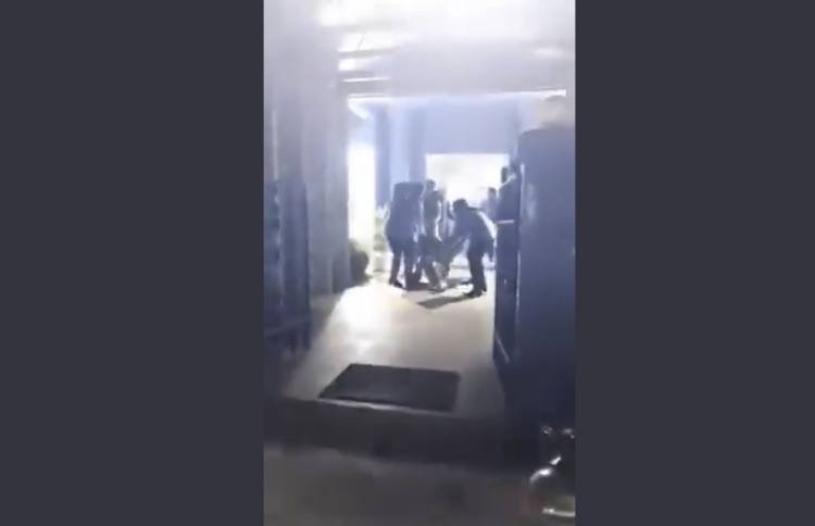 ސްޓޭޝަނުން އަންހެނަކު ނެރުނީ މަސައްކަތަށް ހުރަސްއެޅުމުން