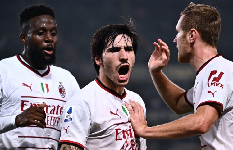 ނަޕޯލީ އާއި މިލާނަށް ކާމިޔާބު ރެއެއް